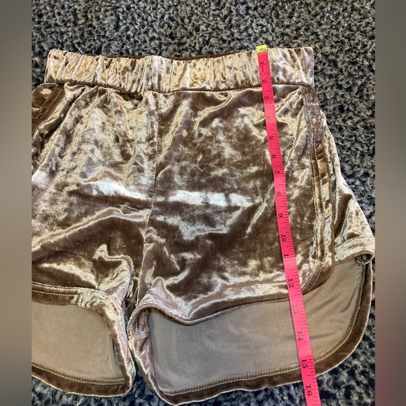 This is crushed velvet shorts size L by Shosho - Picture 3 of 5